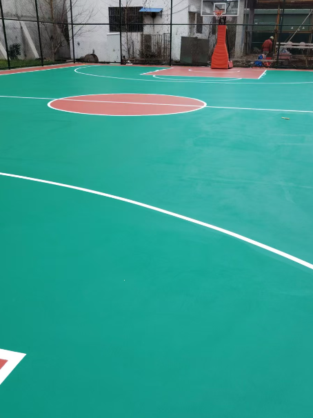 江宁 球场长期使用易出现地面开裂